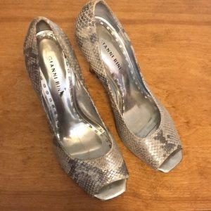 Gianni Bini Silver Heels size 8